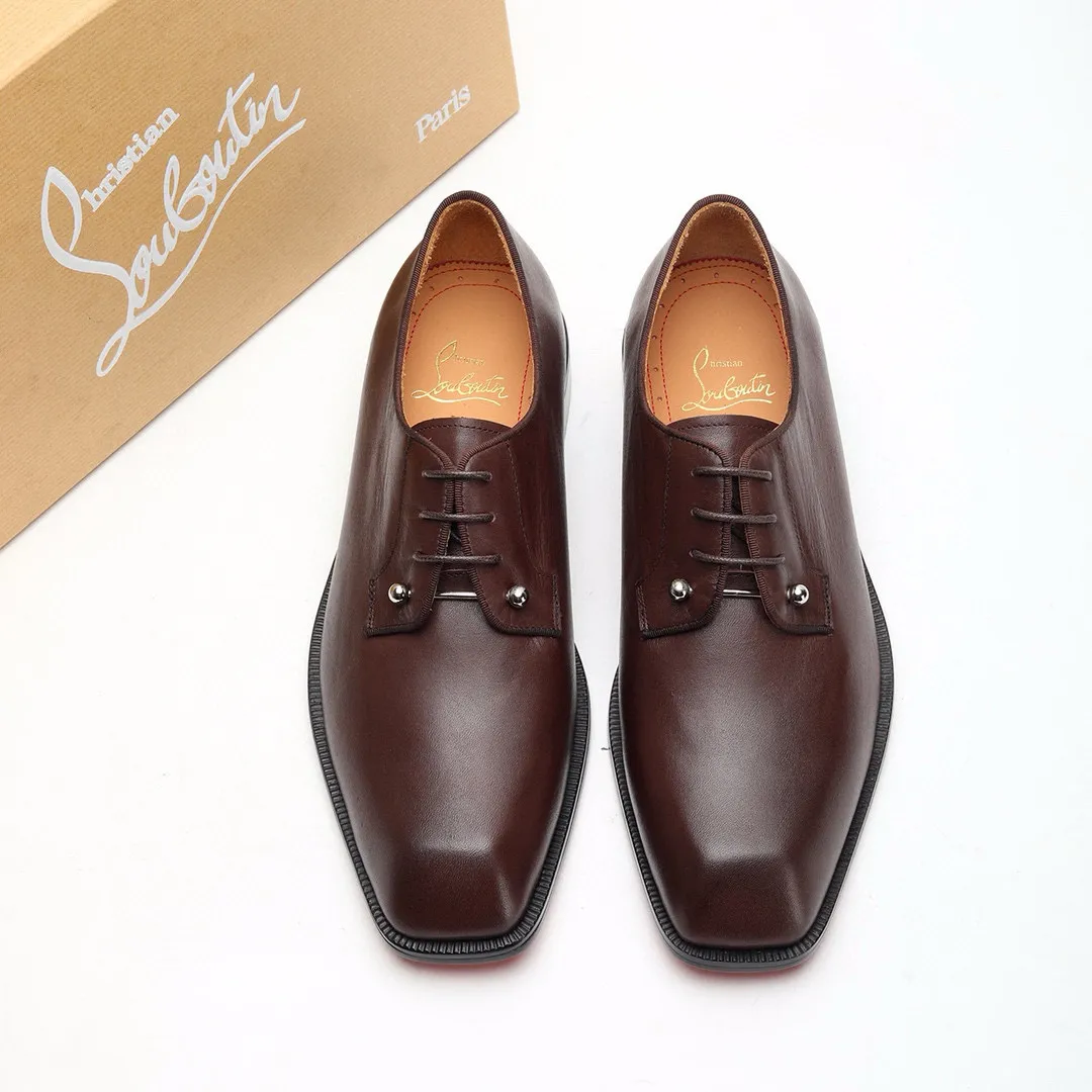 Batch 1,080 yuan 💰••New real shots••CL～High-end men’s 👔casual•loafers with red soles! ••🆑Genuine and top-quality goods from original orders ••✅💯 Purchase goods from top-quality original orders! Original imported patterned cowhide ➕Imported cowhide lining ➕Cowhide feet ➕Original leather outsole~🉑️Feel free to compare the authentic ones! Size: 38-44 (45.46.47 can be customized)